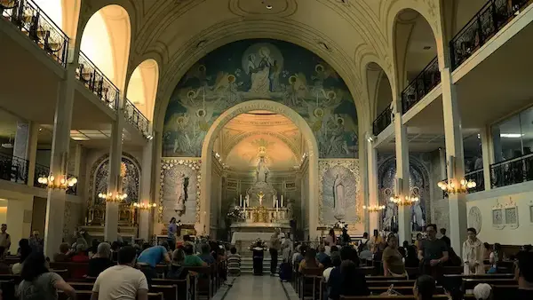 Photo of a church in Paris